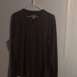 Long sleeve T-shirt.